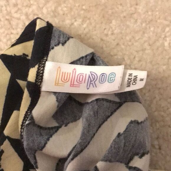 WOMEN’S LULAROE SIZE MEDIUM TOP! - Picture 4 of 11